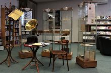 Egy megkésett romantikus író száz arca